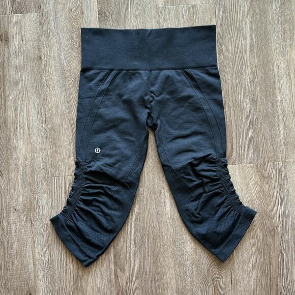 Lululemon Ebb & Flow Ruched Crop Leggings Size 6 Deep Coal Seamless Mid Rise - Picture 4 of 5